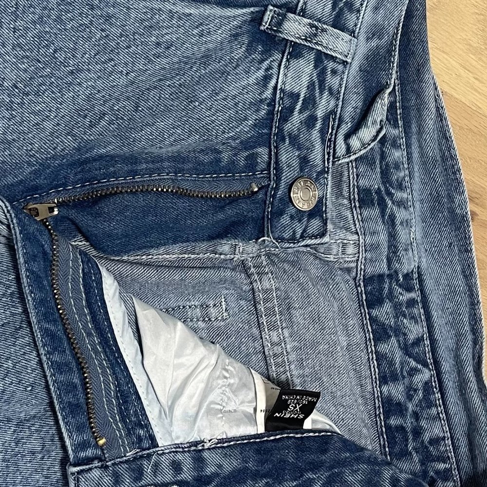 JEANS - Picture 3 of 3